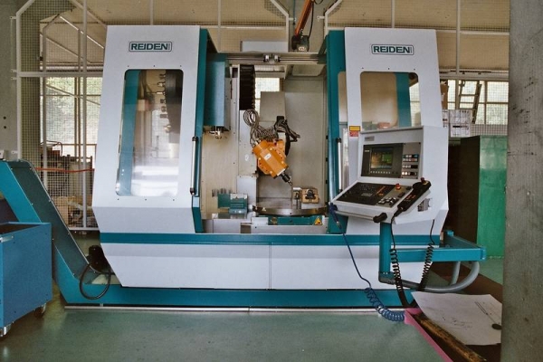 High-performance 5-axis Fräszenter 72 Tools, 6300 U / min, rotary table D800 Automatic swivel head Horizontal - Vertical B - Infinitely axis, 3D - radio probe Travel: X-axis Y-axis 1200 600 Z-axis 700